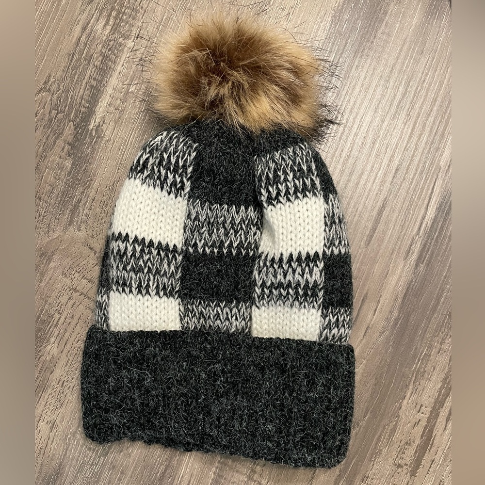 Beanie - Buffalo Check Pattern Knit Hat in Black and White